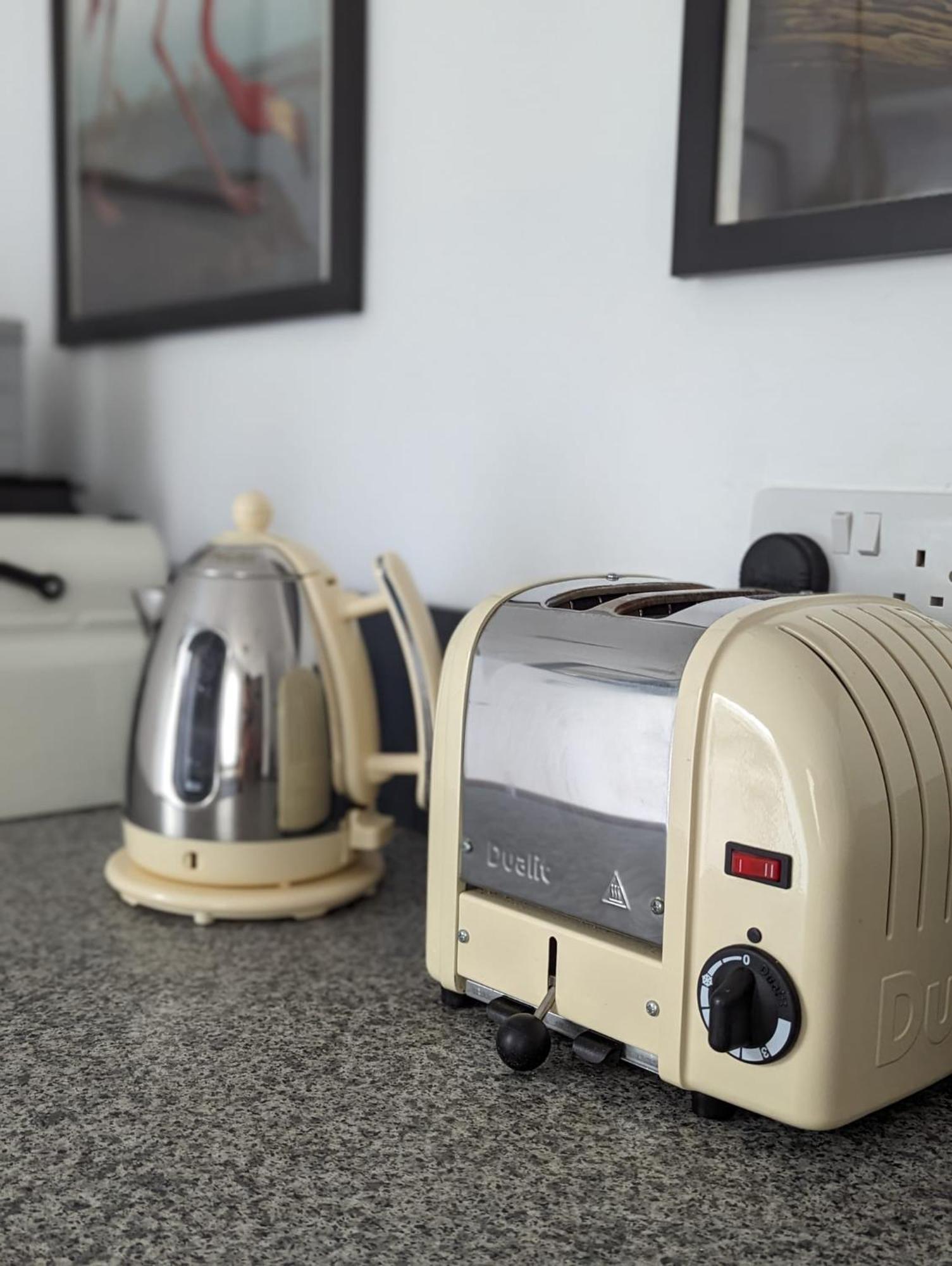 Salt Life Hideaway Apartment Brighton Екстериор снимка